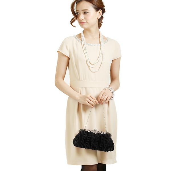 やわらかな大人女子バックレースドレス