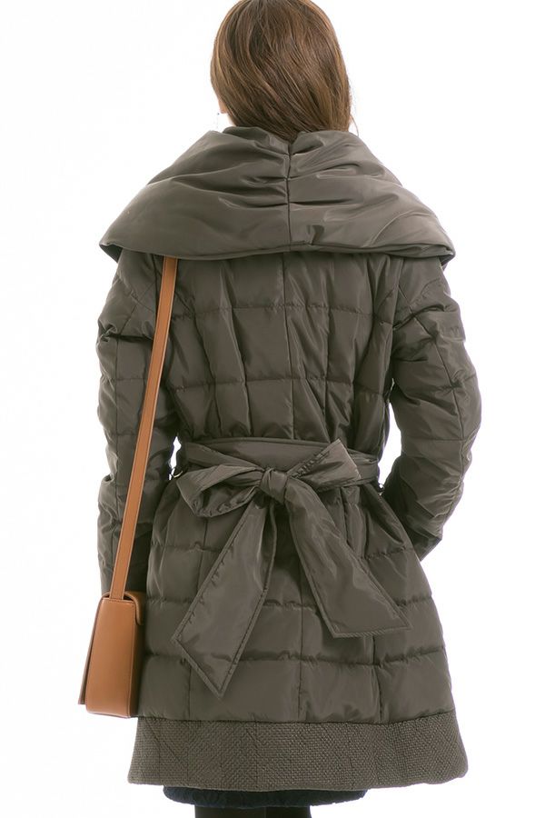 ブラウン（後ろ）