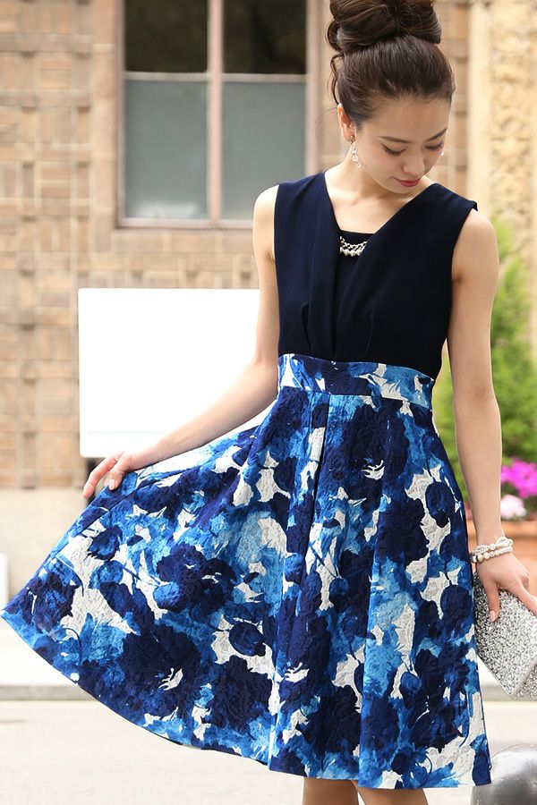 フラワーフレアスピンドルワンピース