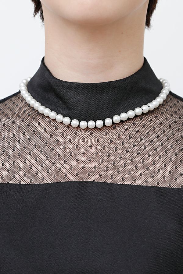 ブラック(襟元)