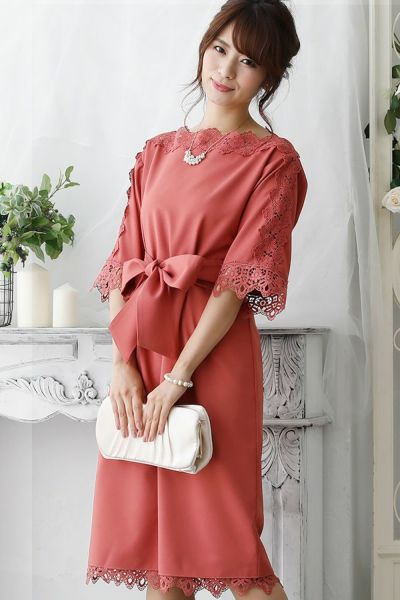 オフショルダーケミカルドレス