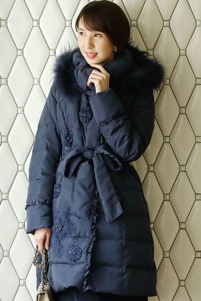 フラワーモチーフフリルダウンコート