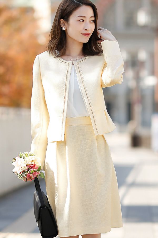 ベージュスカート（前）