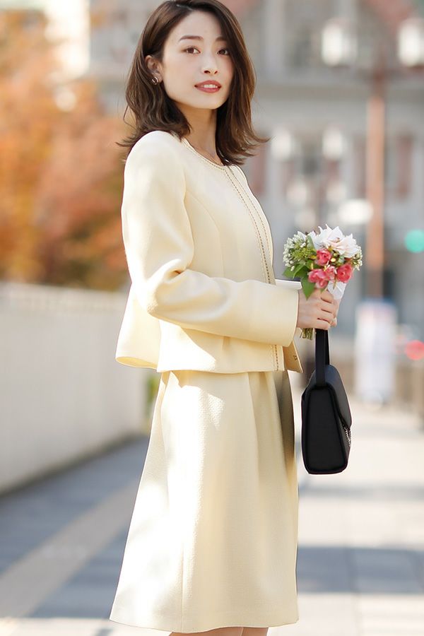 ベージュスカート（横）