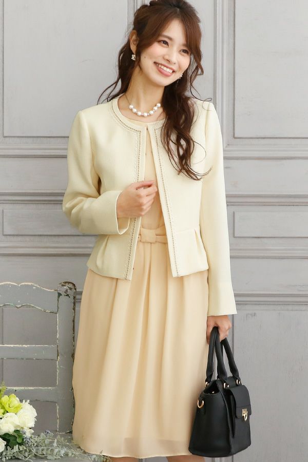 ベージュワンピース（前）