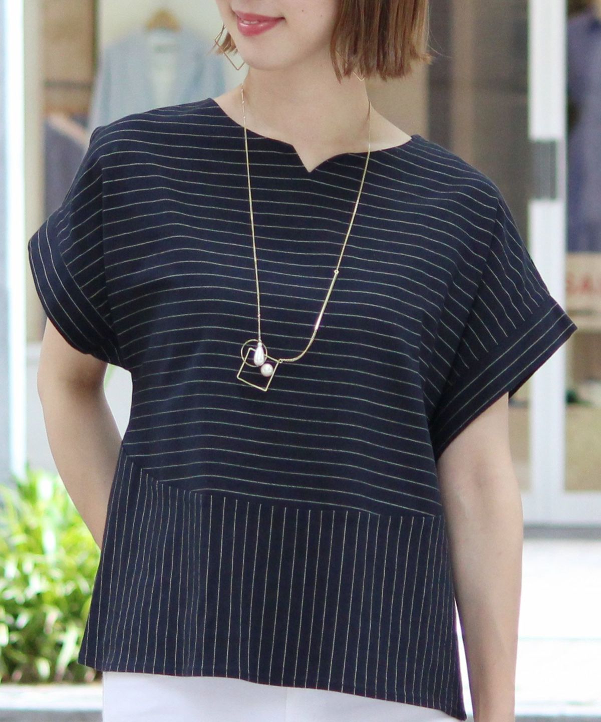 バックボタンリネントップス