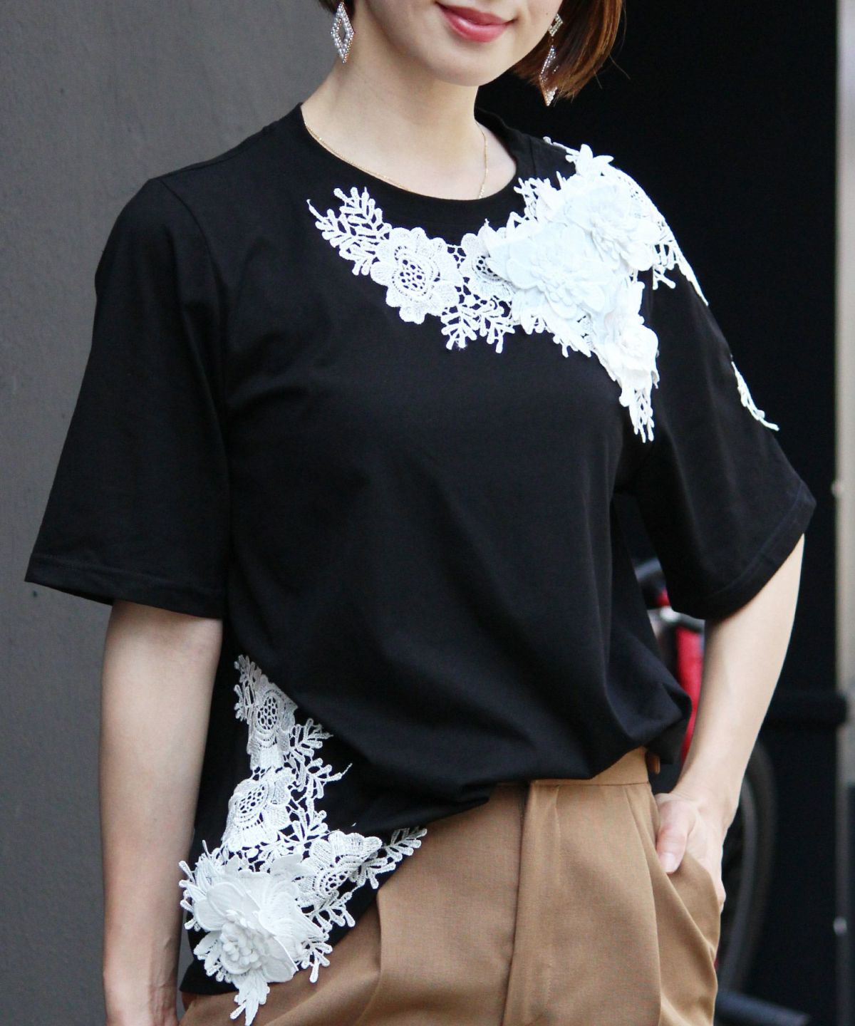 花柄刺繍トップス