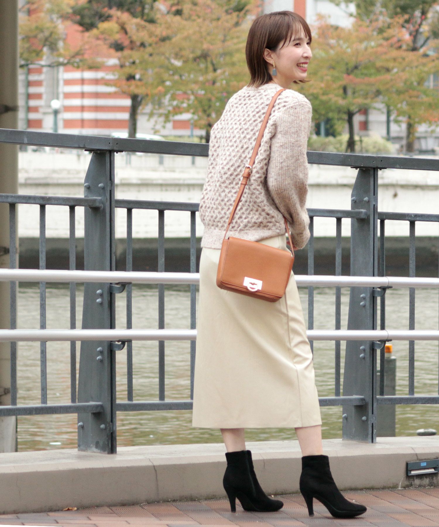 レザースリットタイトスカート｜PourVous