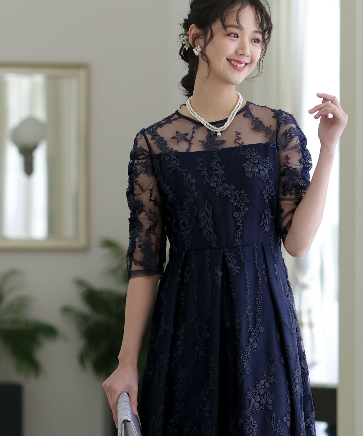 お花のデザインが美しい バックファスナーのイブニングドレス お花の