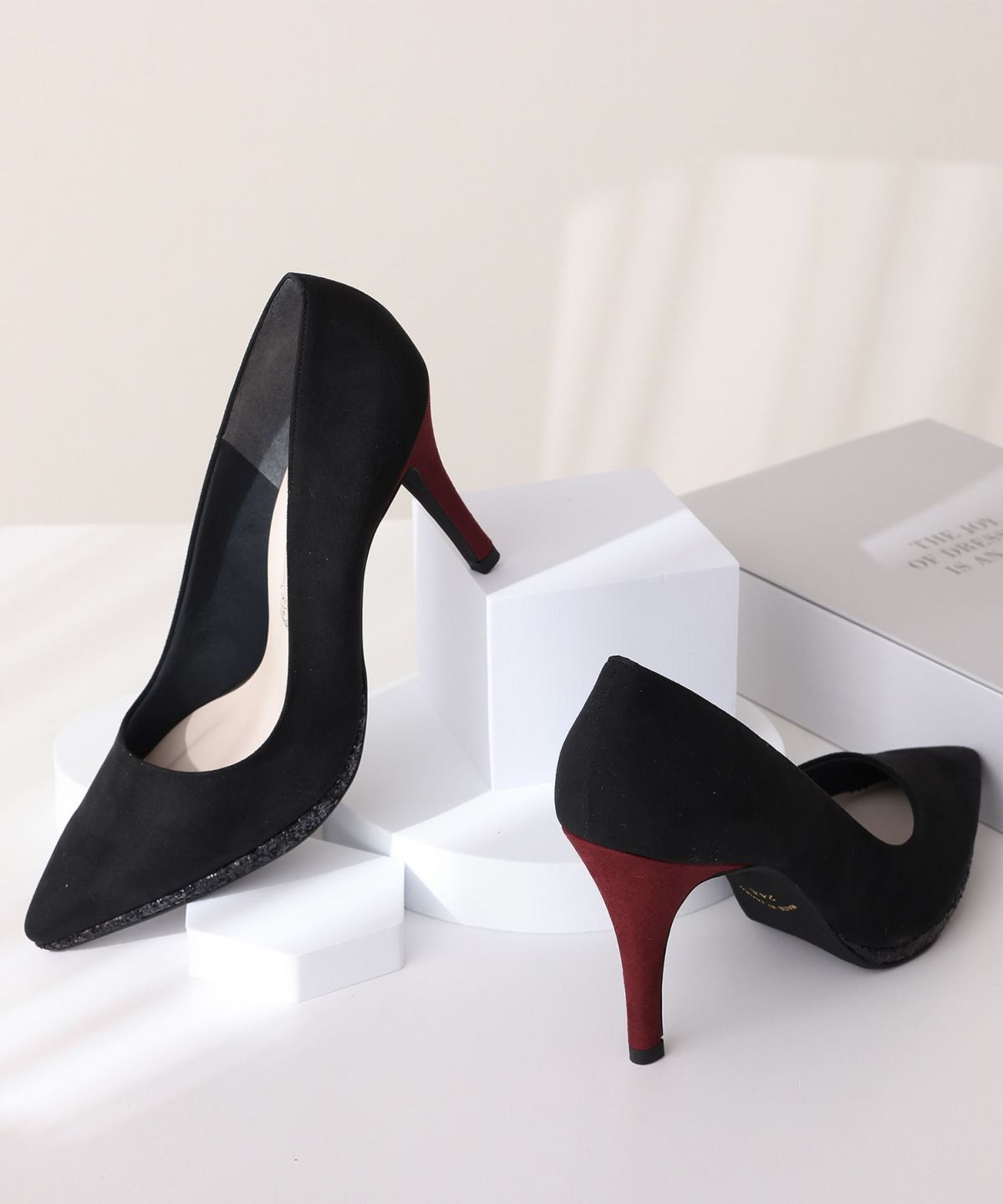 ポインテッドトゥハイヒールパンプス