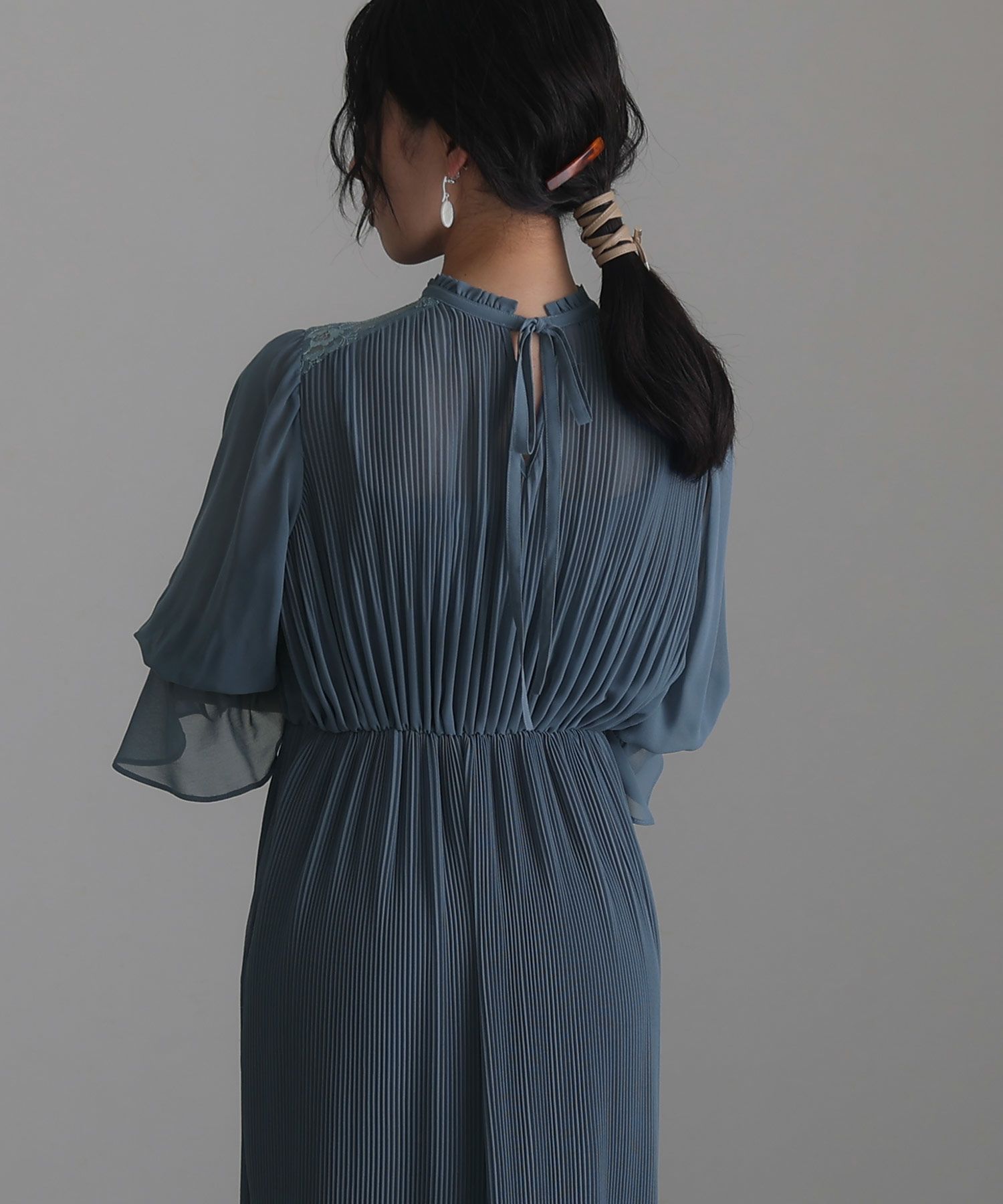 ショルダーレース切り替えシフォンプリーツワンピース