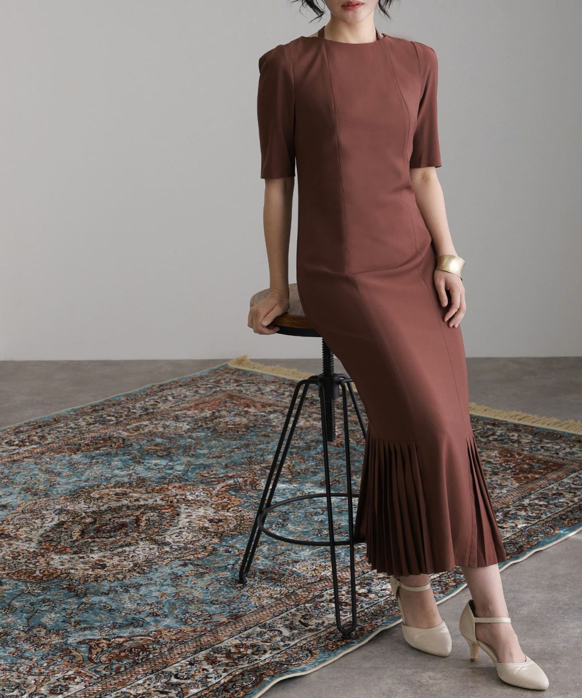 タイトシルエット切替えプリーツワンピース