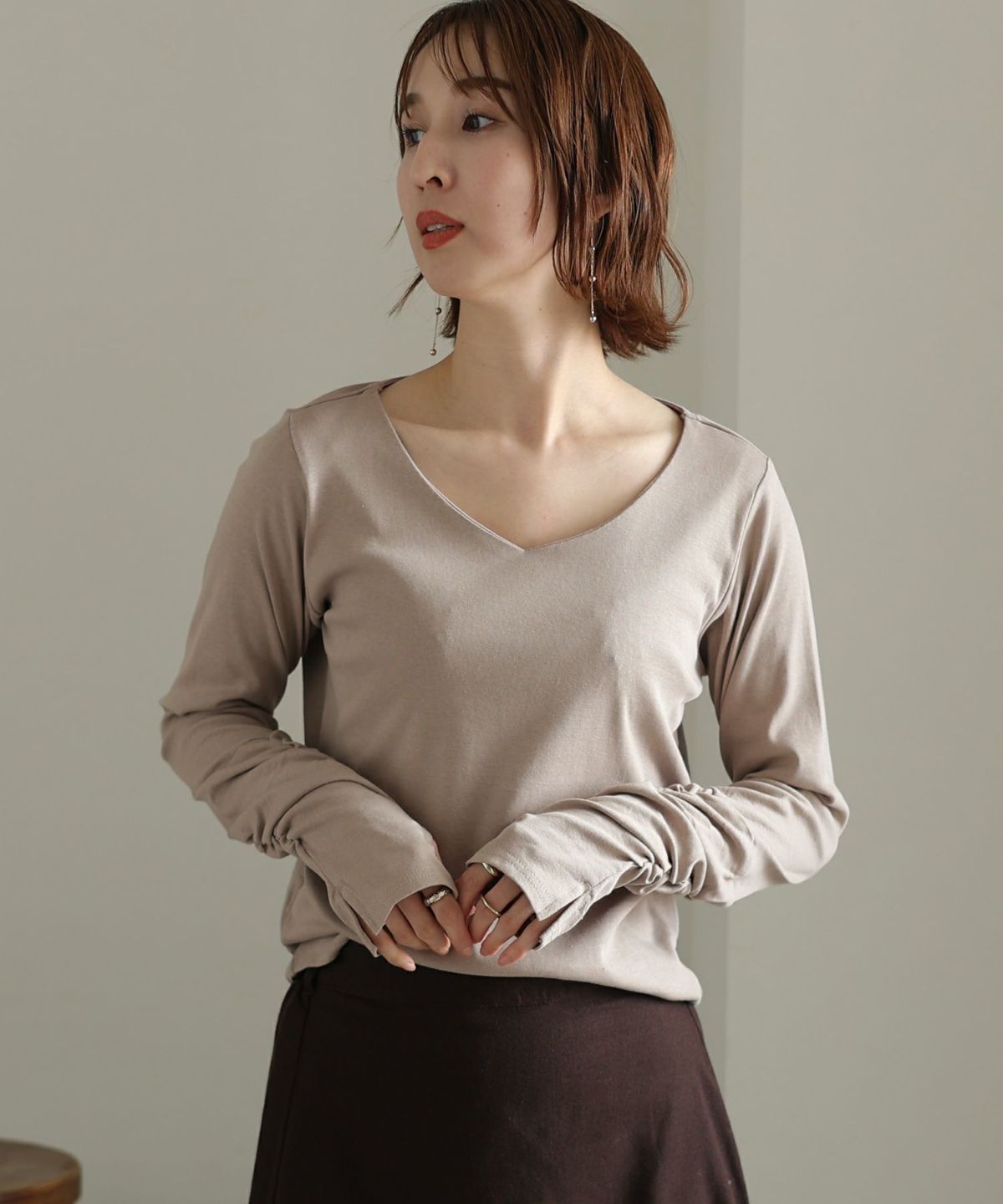 プールヴー PourVous Vネック指空きTシャツ （チャコールグレー） Vネック指空きTシャツ｜PourVous