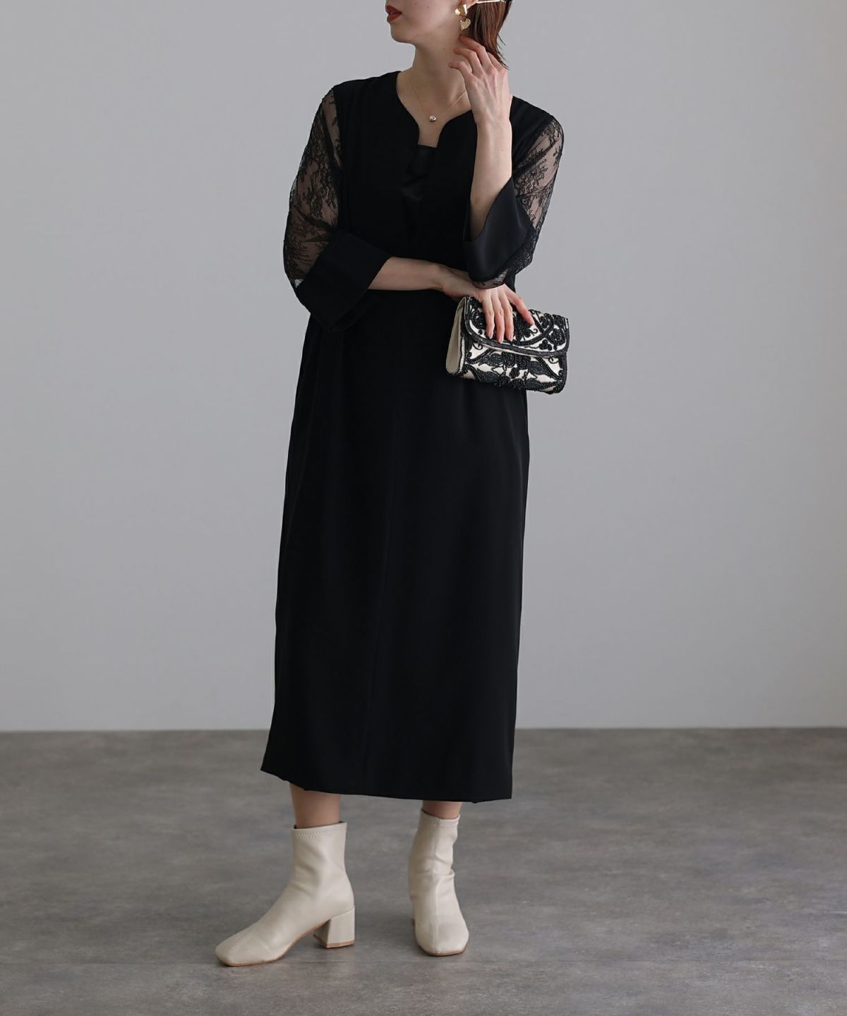 Vネックストレートシルエットワンピース