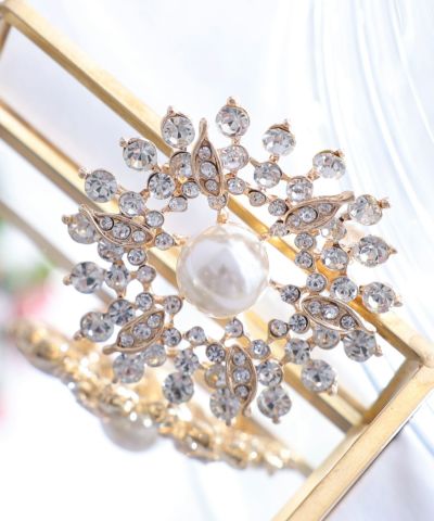 スノークリスタルブローチ