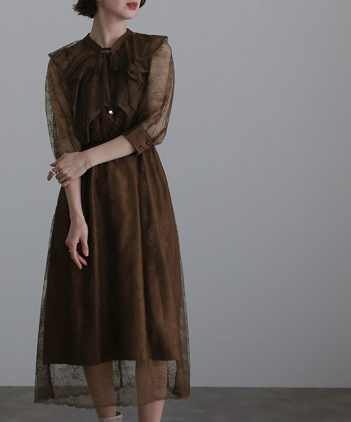 VALENTINO」ヴァレンティノ☆レザー襟付き。総レースワンピース