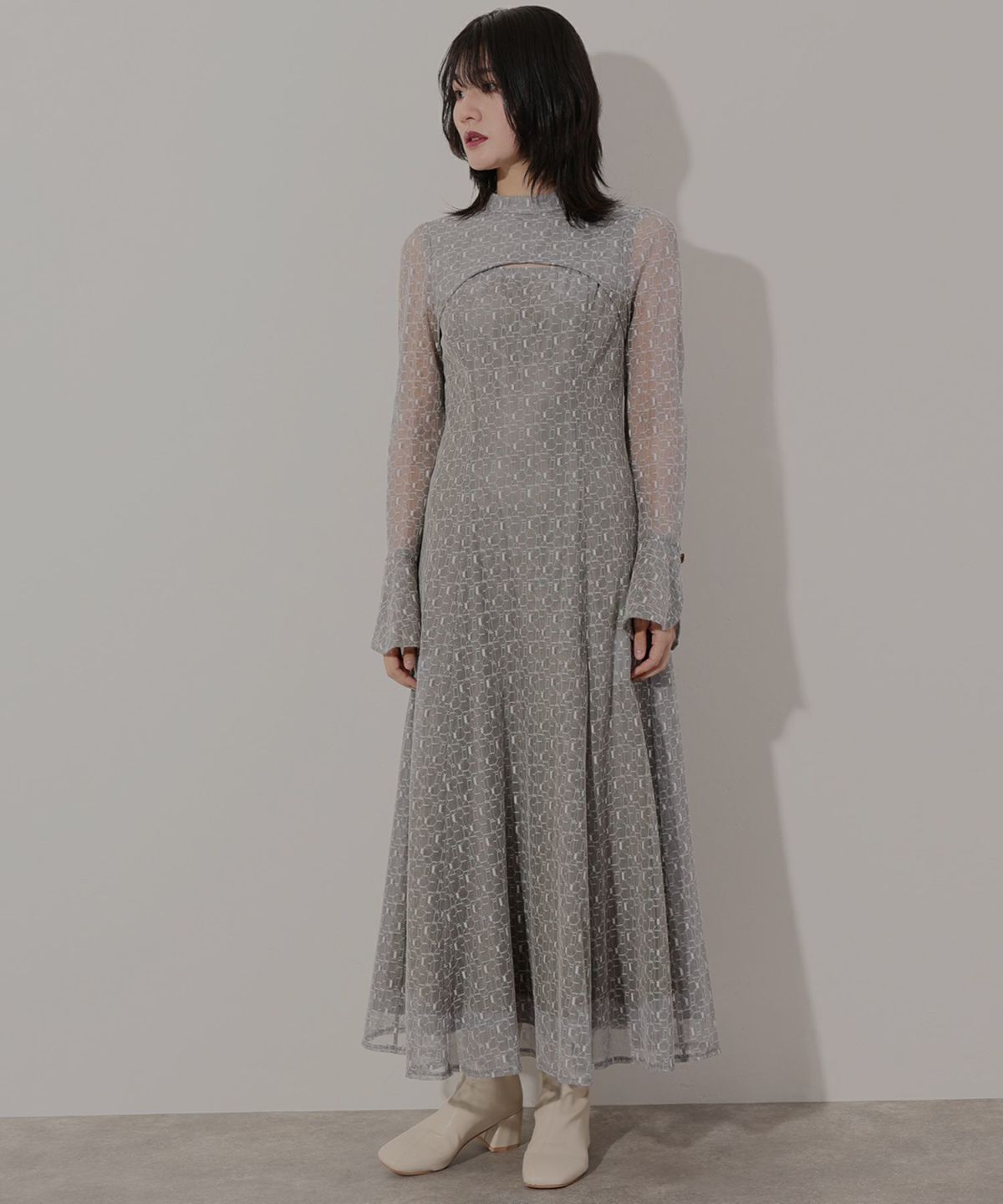 【PourVous】フロントカットデザイン総レースワンピース フロントカットデザイン総レースワンピース