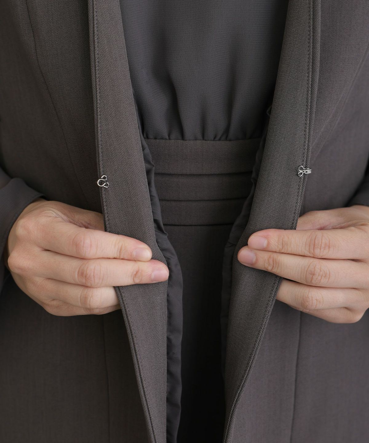 スリットスリーブジレ付きワンピース｜PourVous