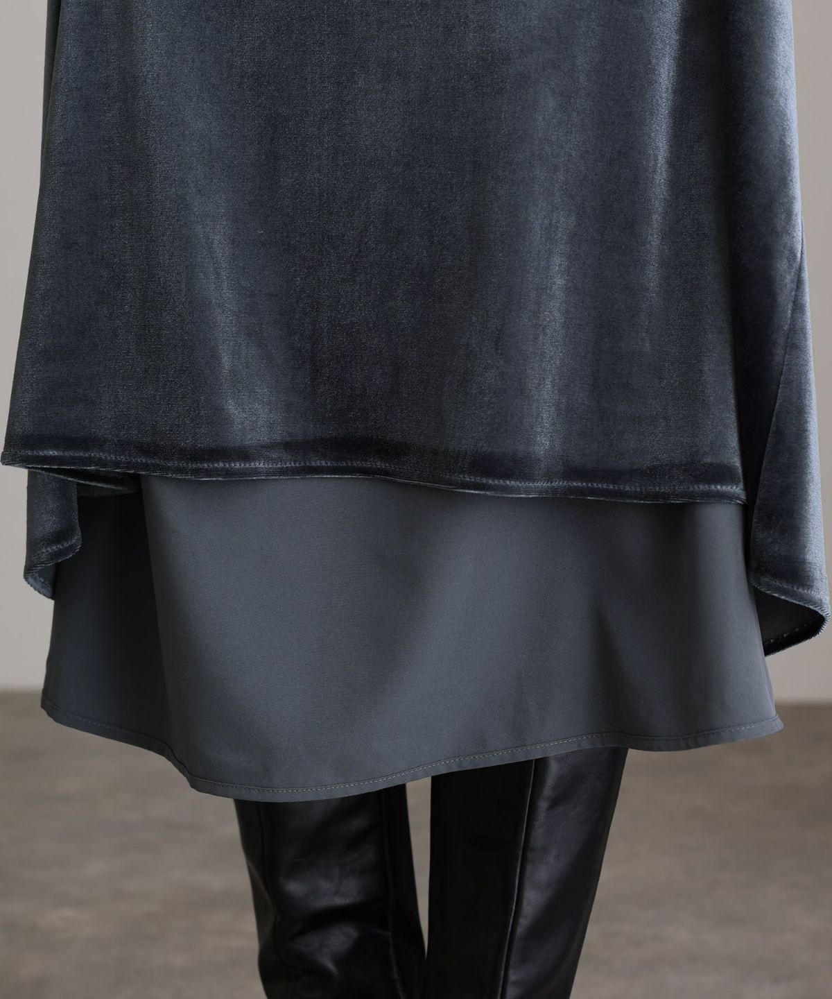 Ameri Vintage オフショルダーベロアドレス ameri vintage FLOWER PRINT VELOUR DRESS