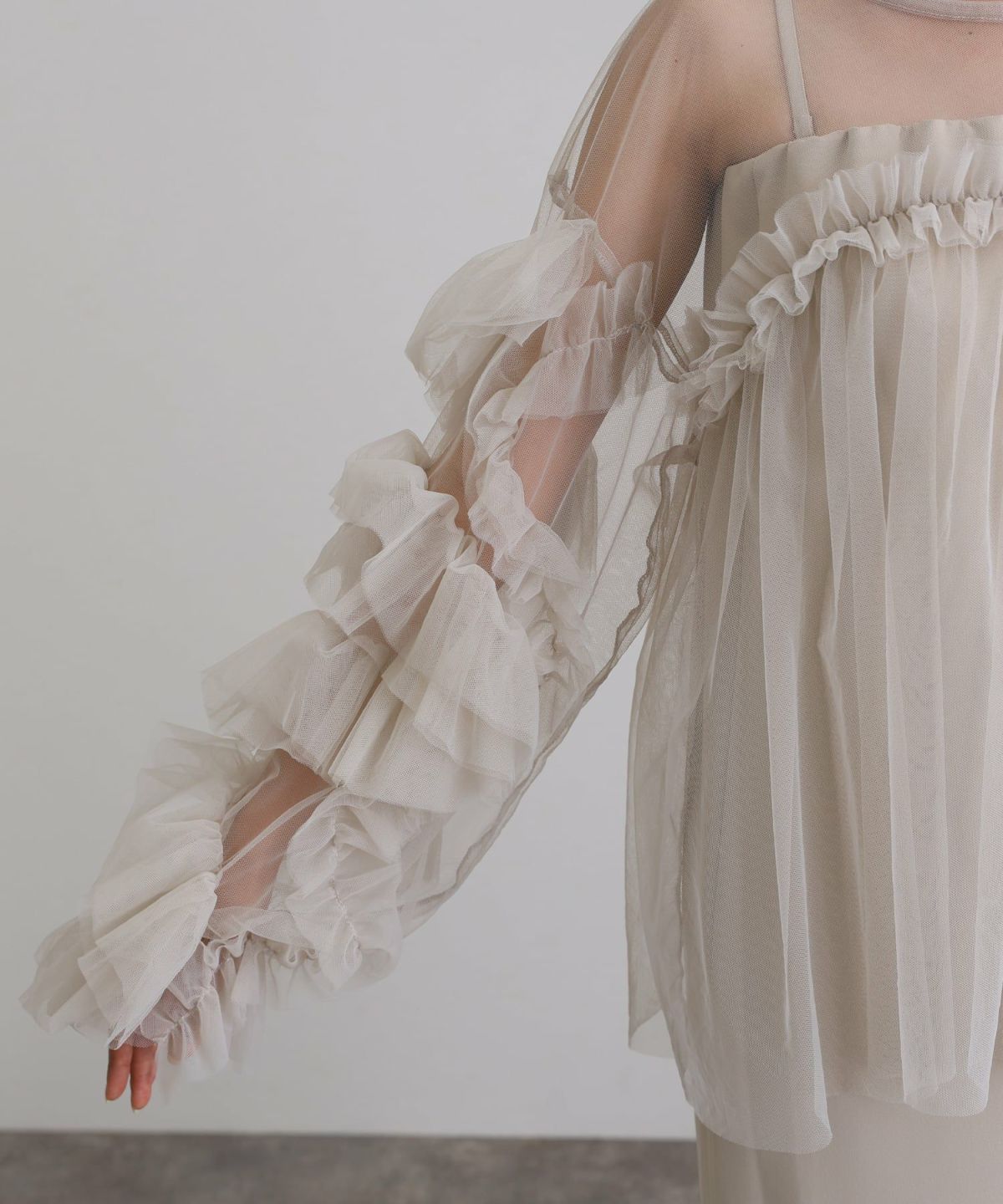 【新品未使用】atlo ギャザーチュールトップスオケージョン結婚式パーティー atlo カーディガン ギャザーチュールトップスオケージョン結婚式