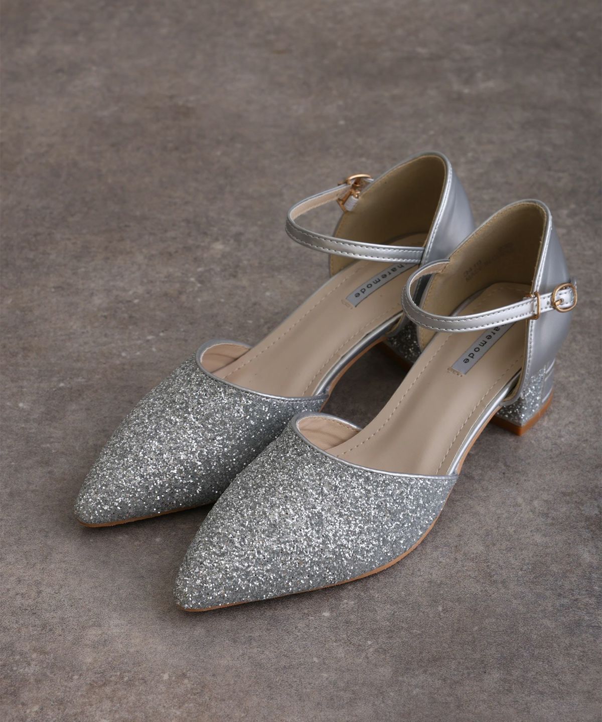 【美品】グリッターチャンキーヒール5cm パンプス 結婚式 パーティー 23.5 PREFERIR（プレフェリール）の「グリッターチャンキーヒール