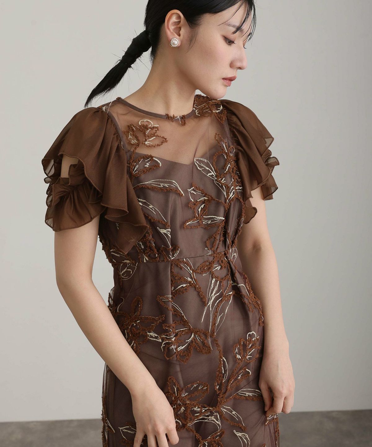 フェザーフラワーダブルフレアスリーブドレス