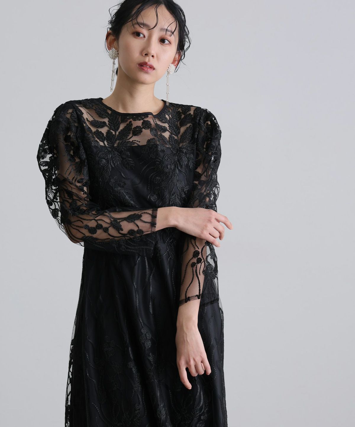 ボタニカル柄刺繍ドレス