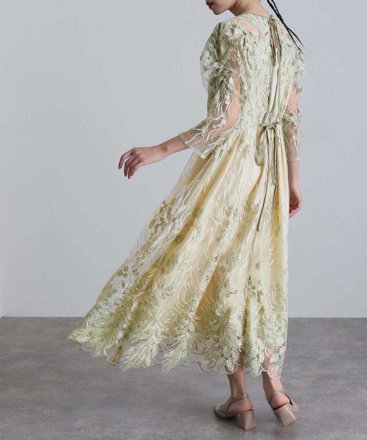 ハイネックスカラップレースドレス