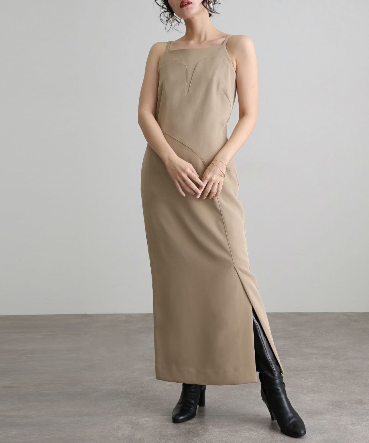 カーブカッティングドレス