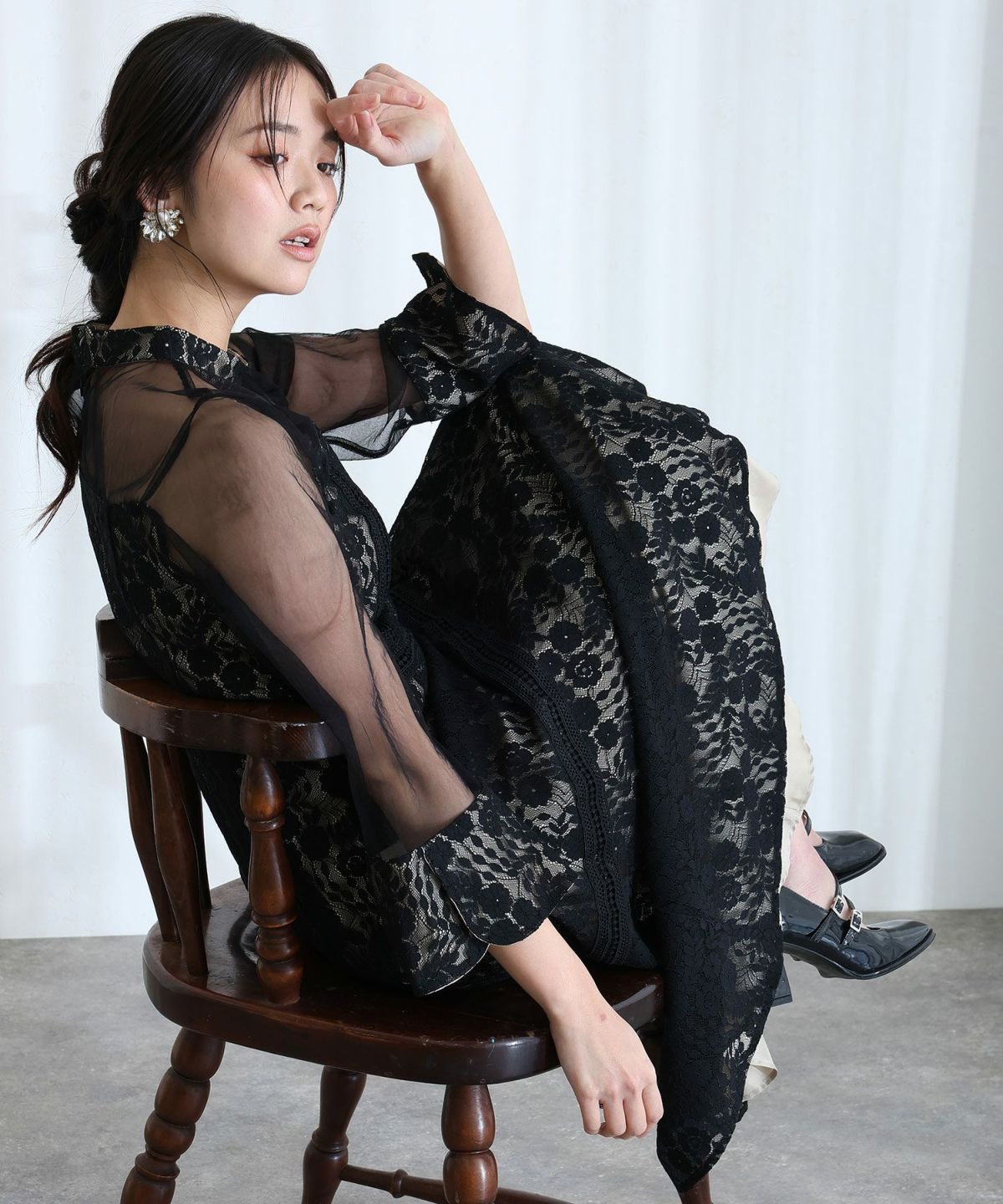 ベルスリーブレースミディアムドレス