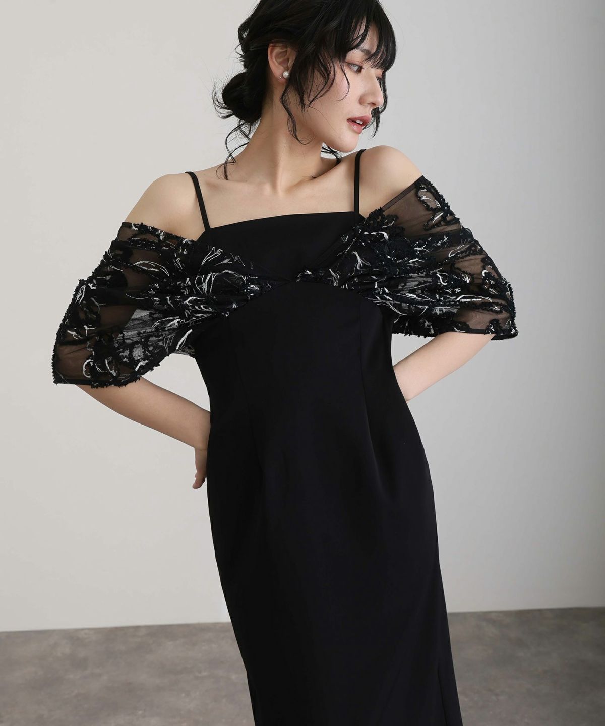 フェザーフラワーレイヤードドレス