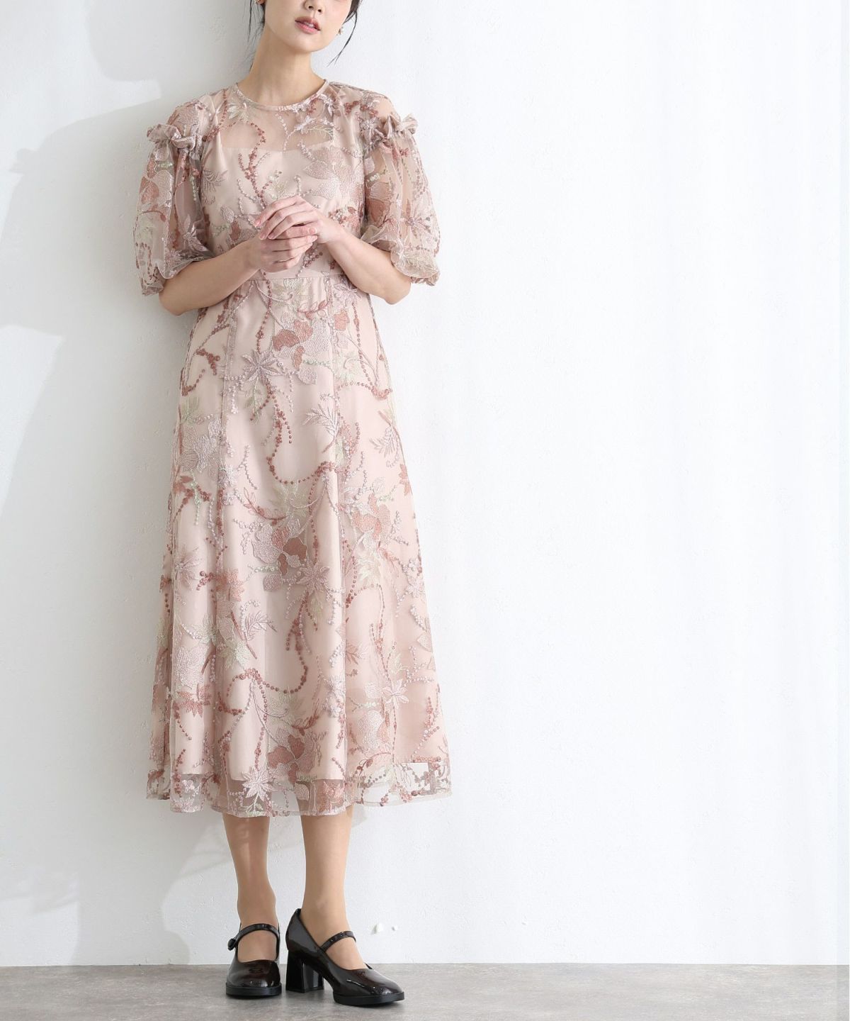 パフスリーブエンブロイダリードレス