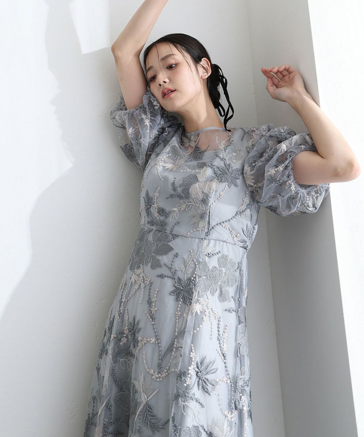 ヌキテパ　エンブロイダリースリーブレストップ グレーのエンブロイダリースリーブドレス | ANDRESD | S | 結婚