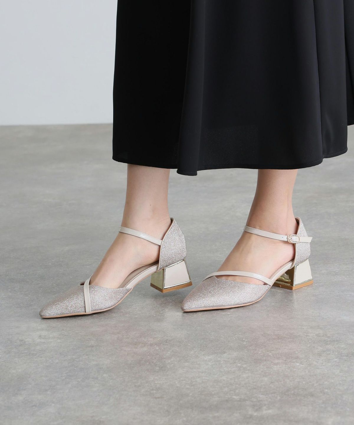 グリッターチャンキーヒールシアーパンプス