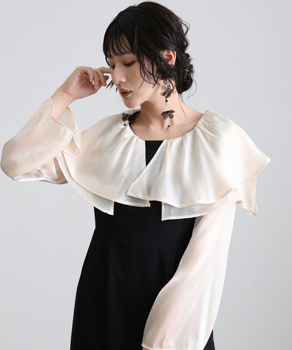 スリットスリーブ＆ビックカラードレス