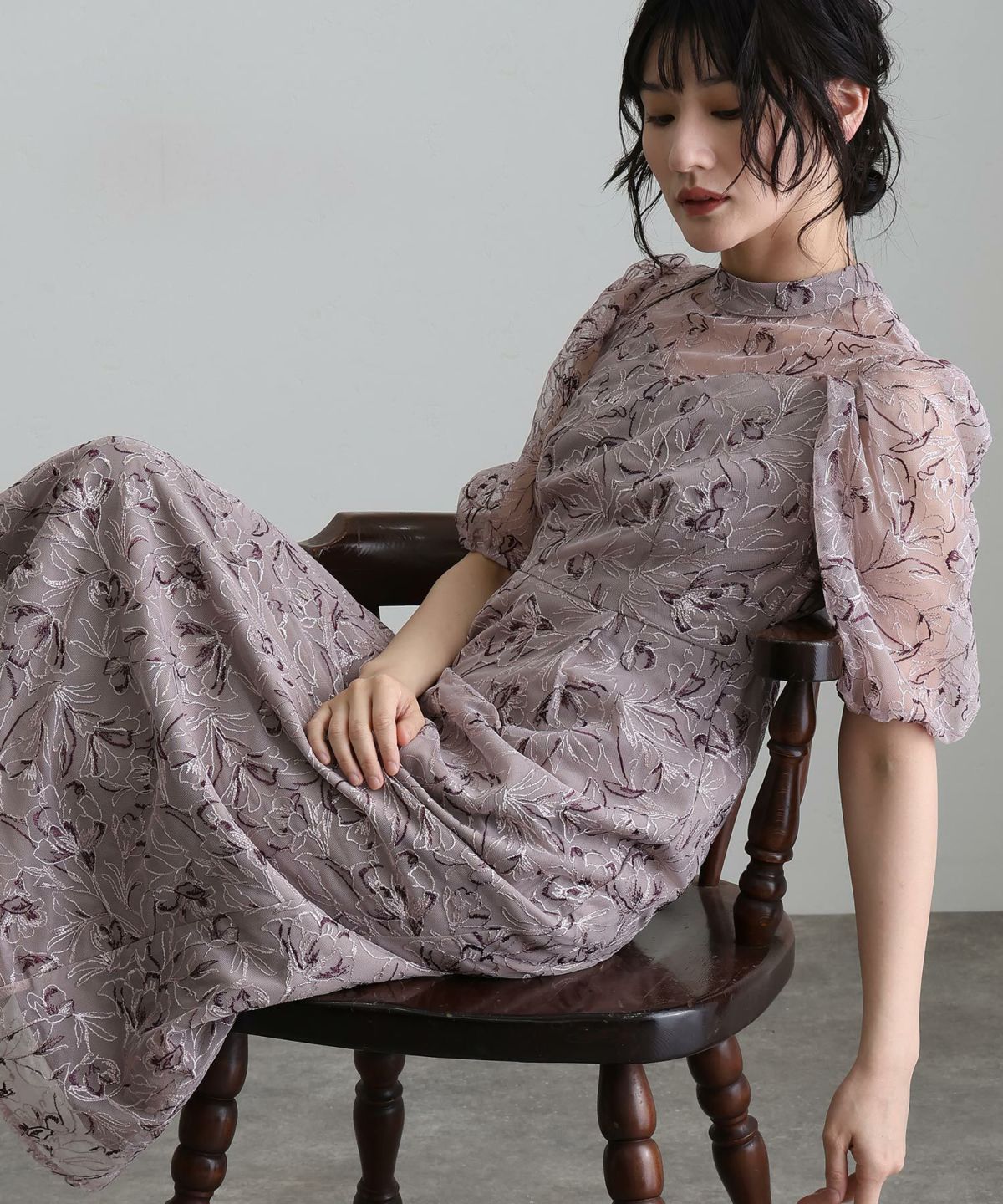 配色刺繍レースパフスリーブドレス