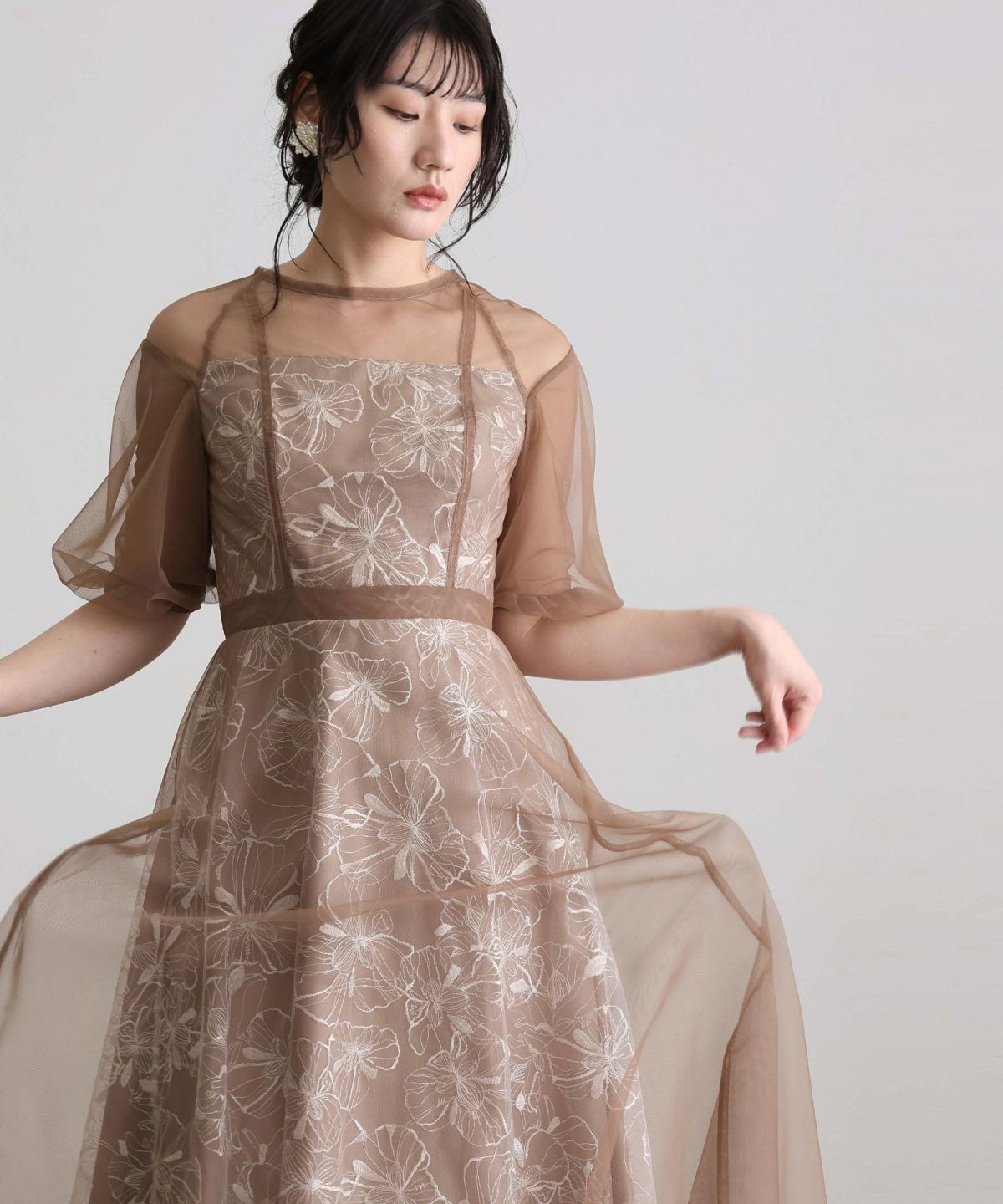 パフスリーブチュールスパンコールワンピース