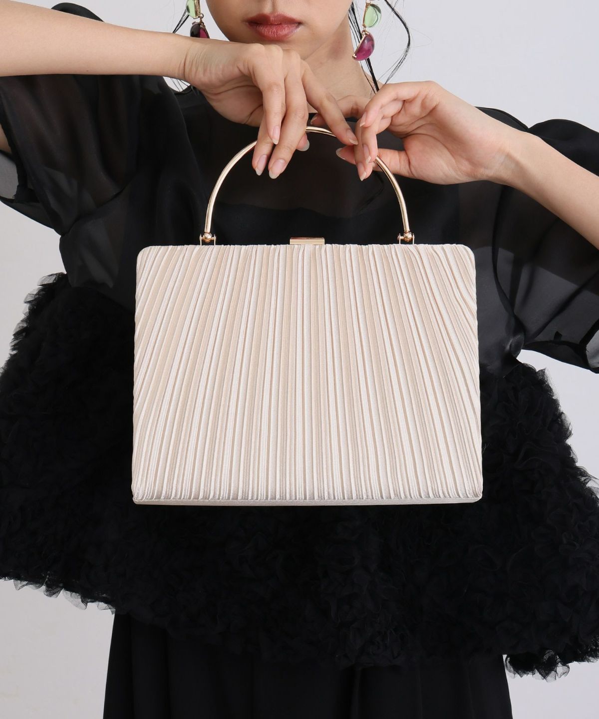 サテンプリーツワンハンドルバッグ