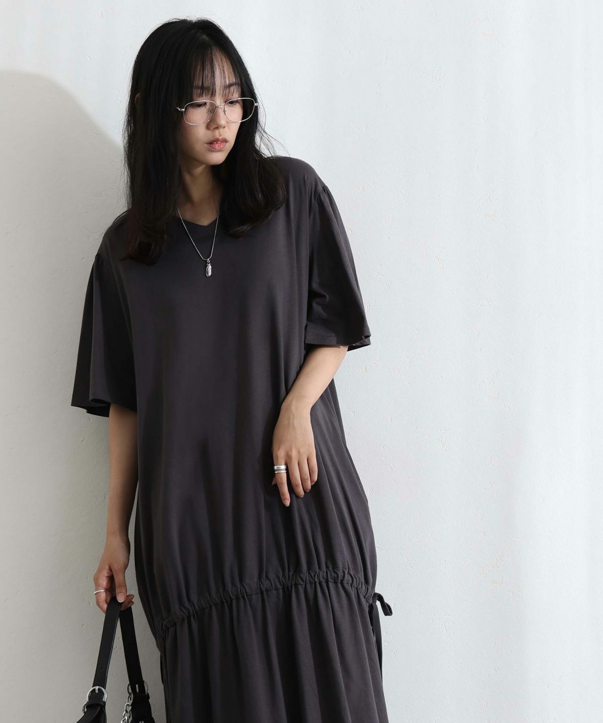 ドロストシャーリングVネックワンピース