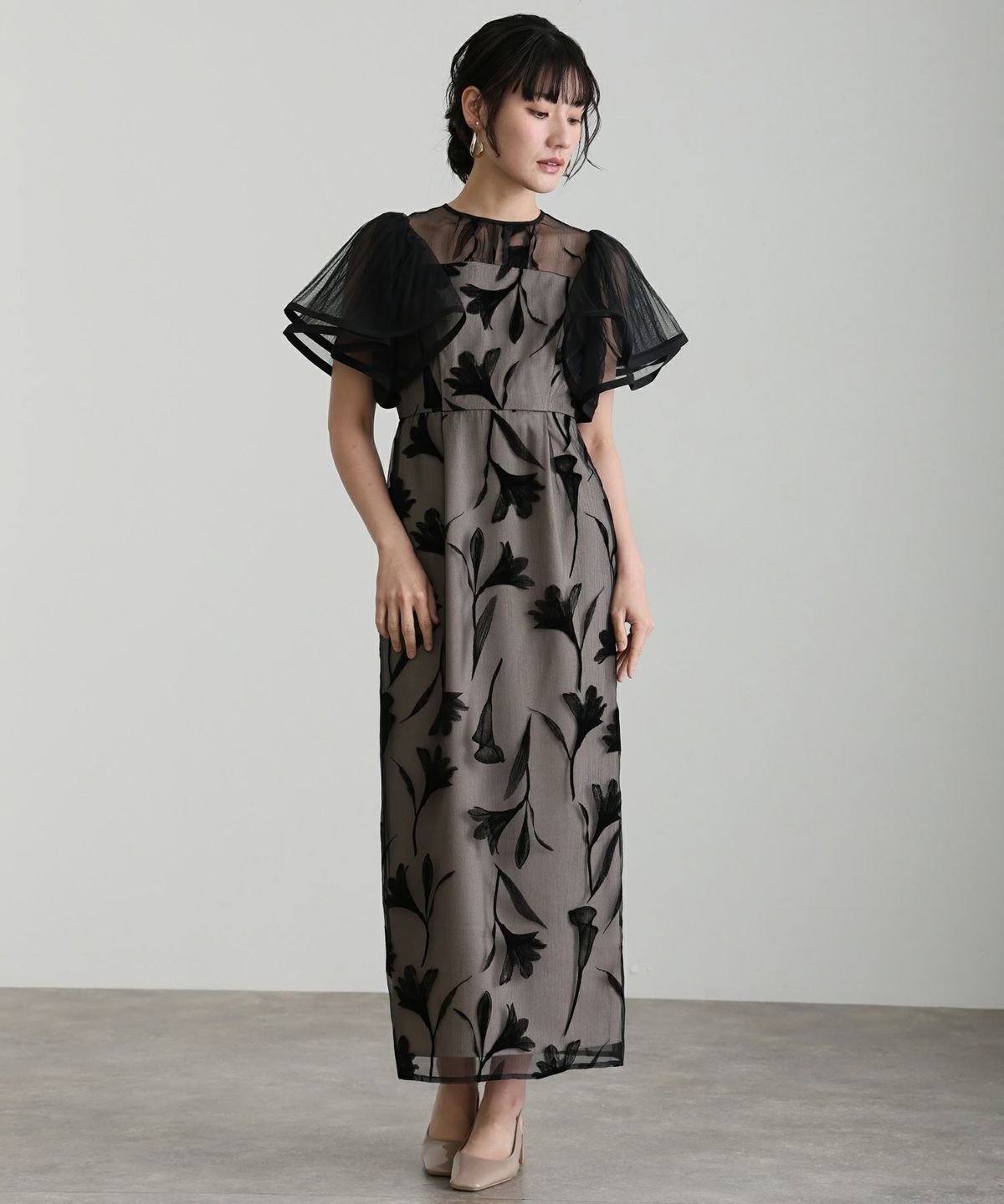 サーキュラースリーブフラワードレス