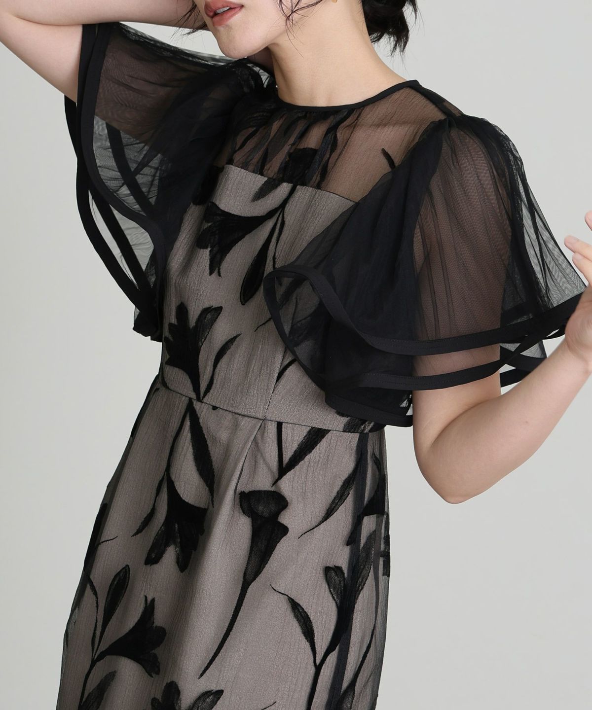 サーキュラースリーブフラワードレス | PourVous（プールヴー