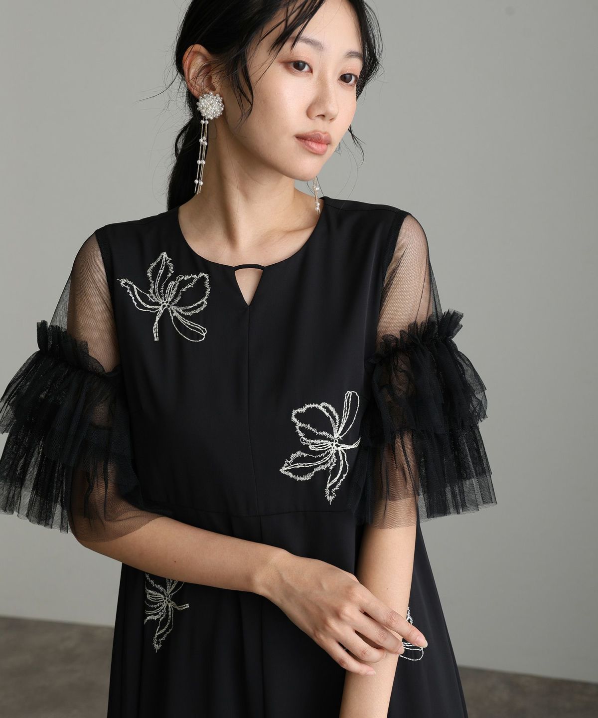 エンブロイダリードレス