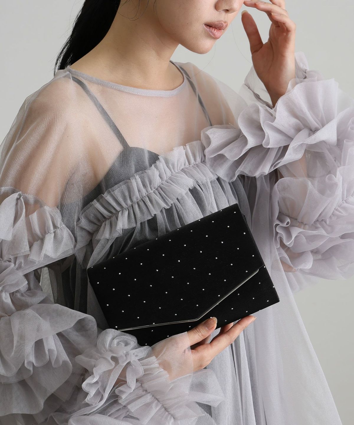 V字金具ラインストーン付サテンクラッチバッグ