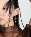 メタリックフラワーパールイヤリング