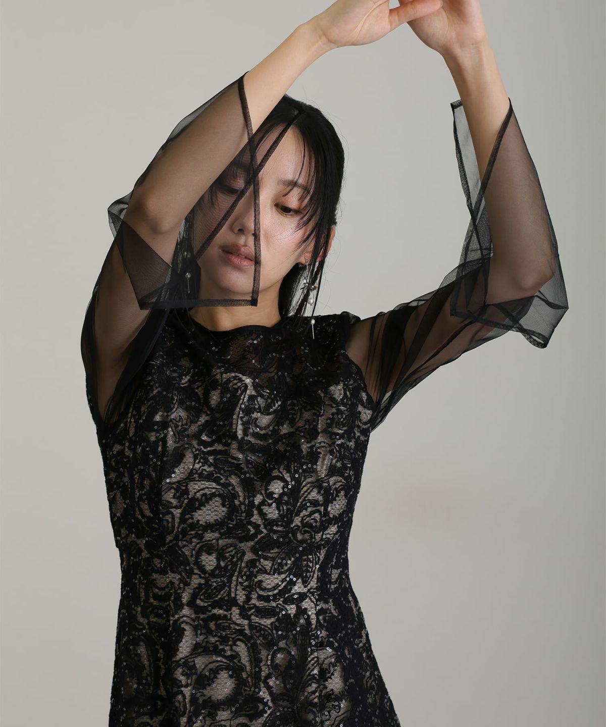 リーフエンブロイダリーバックデザインドレス